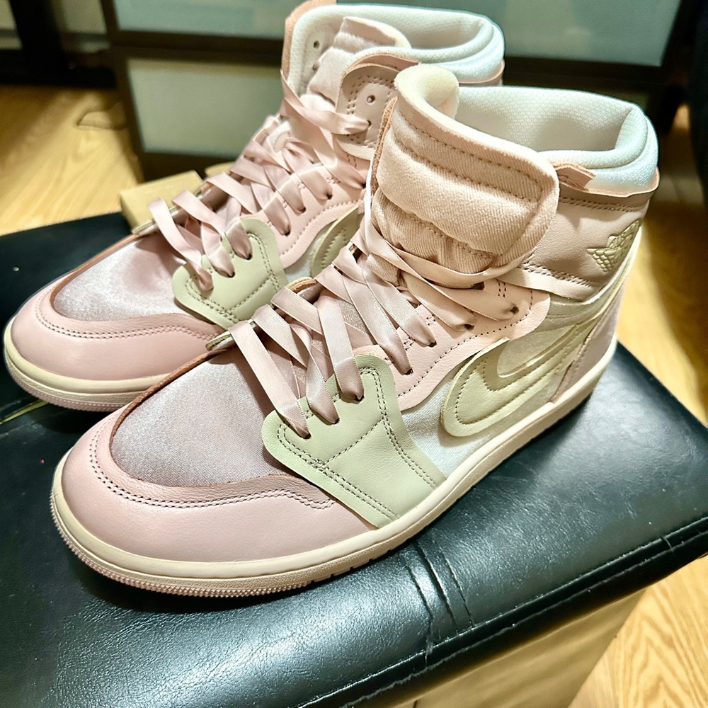 Nike Air Jordan 1 Mid SE Pink Satin Pastel W 11.5 / M 10 - Picture 3 of 8